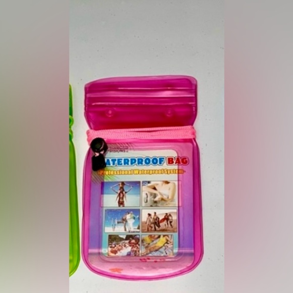 💙 NWT Pink Waterproof Bag Unisex